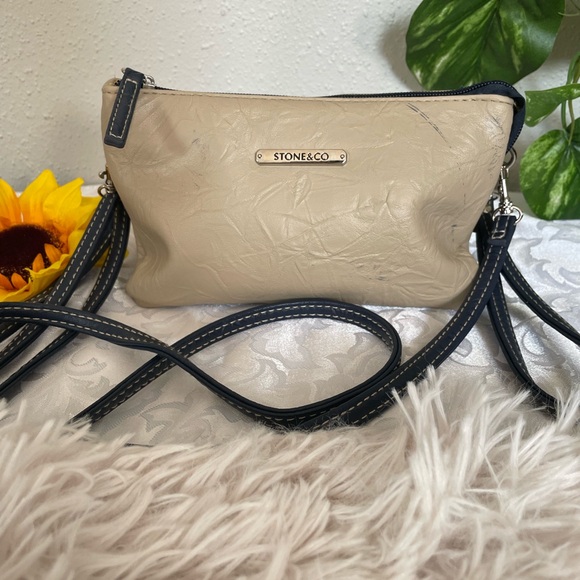 Stone & Co. Handbags - Stone & Co. Beige and Navy Elegant Crossbody Bag Regulable